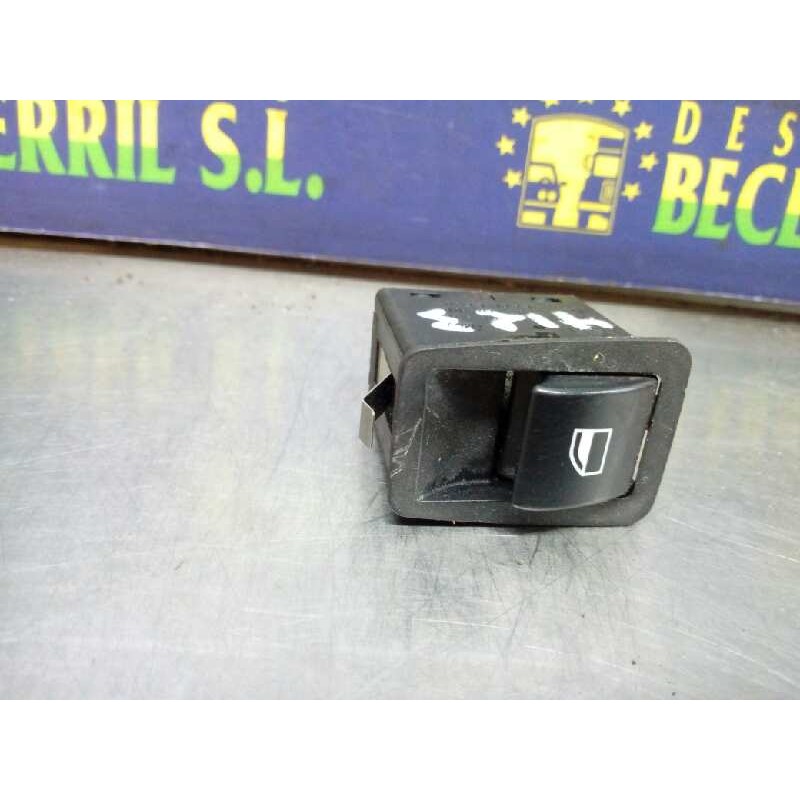 Recambio de mando elevalunas trasero derecho para bmw serie 3 berlina (e46) 320i referencia OEM IAM Recambio de mando elevalunas trasero derecho para bmw serie 3 berlina (e46) 320i referencia OEM IAM