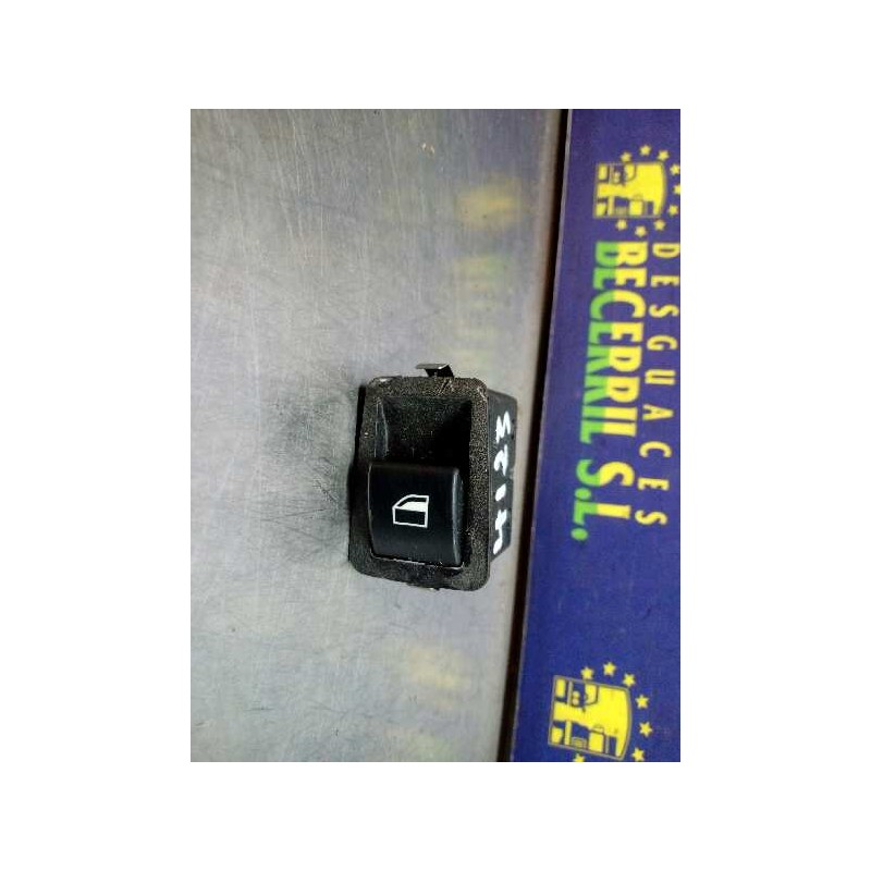 Recambio de mando elevalunas trasero izquierdo para bmw serie 3 berlina (e46) 320i referencia OEM IAM Recambio de mando elevalunas trasero izquierdo para bmw serie 3 berlina (e46) 320i referencia OEM IAM