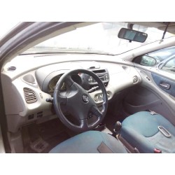 nissan almera tino (v10m) del año 2000
