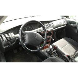 opel vectra b berlina del año 2000