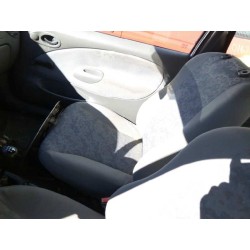 ford fiesta berlina del año 1998