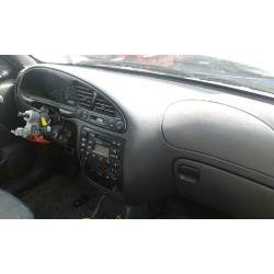 ford fiesta berlina (dx) del año 2000