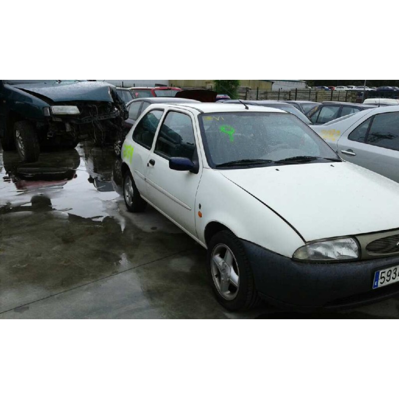 ford fiesta berlina del año 1998