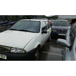 ford fiesta berlina del año 1998