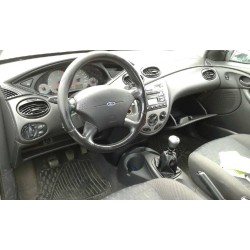 ford focus berlina (cak) del año 2001