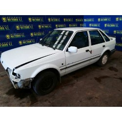 ford escort berlina del año 1990