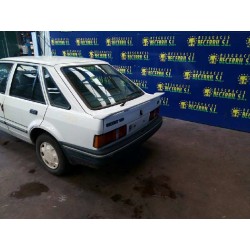ford escort berlina del año 1990