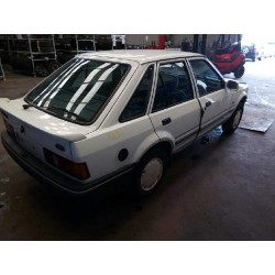 ford escort berlina del año 1990