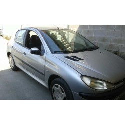 peugeot 206 berlina del año 2000