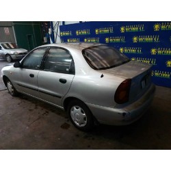 daewoo lanos del año 2002