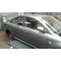 toyota avensis berlina (t25) del año 2004