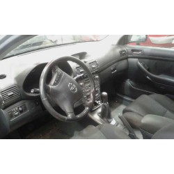 toyota avensis berlina (t25) del año 2004