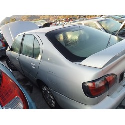 nissan primera berlina (p11) del año 1999
