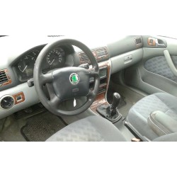 skoda octavia berlina (1u2) del año 2000