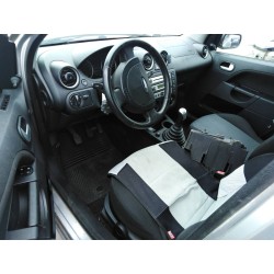 ford fiesta (cbk) del año 2004