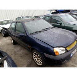 ford fiesta berlina del año 2001