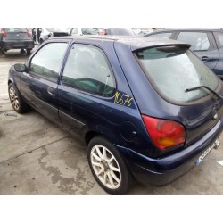 ford fiesta berlina del año 2001