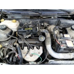 ford fiesta berlina del año 2001