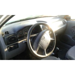 kia rio del año 2000