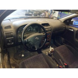 opel astra g berlina del año 2000