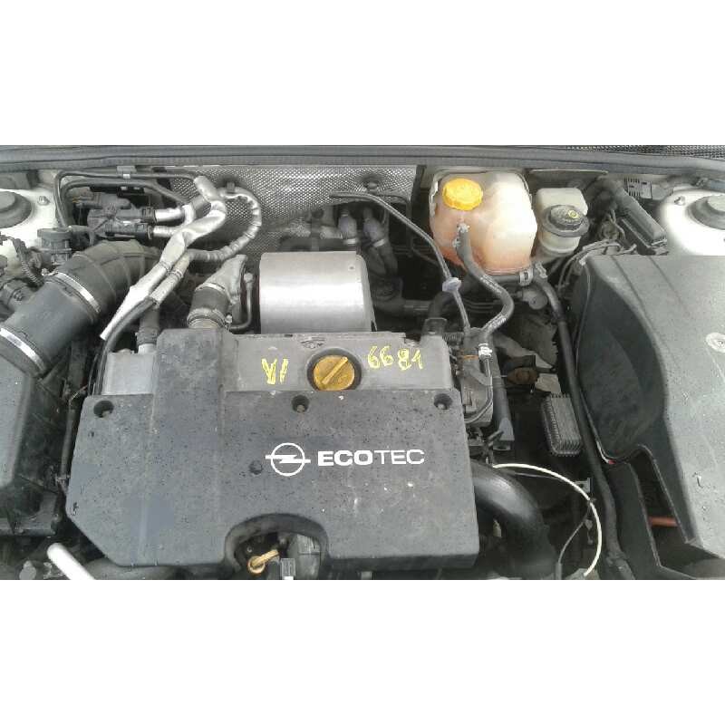 opel vectra c berlina del año 1950