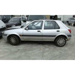 ford fiesta berlina (dx) del año 2001