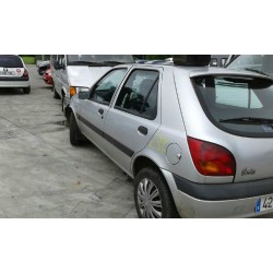 ford fiesta berlina (dx) del año 2001
