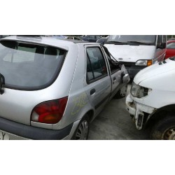 ford fiesta berlina (dx) del año 2001