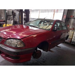 toyota avensis berlina (t 22) del año 1999