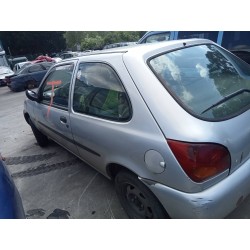 ford fiesta berlina del año 1998