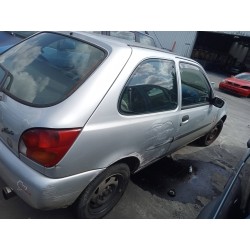 ford fiesta berlina del año 1998