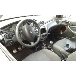 ford focus berlina (cak) del año 2000