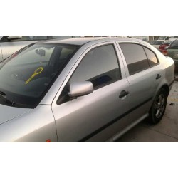 skoda octavia berlina (1u2) del año 2000