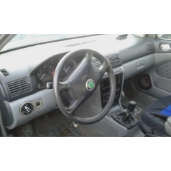 skoda octavia berlina (1u2) del año 2000