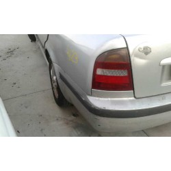 skoda octavia berlina (1u2) del año 2000