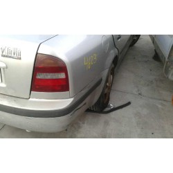 skoda octavia berlina (1u2) del año 2000