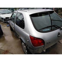 ford fiesta berlina (dx) del año 2001