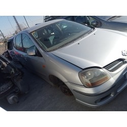 nissan almera tino (v10m) del año 2001