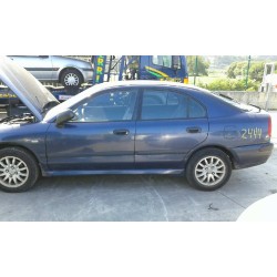 mitsubishi carisma berlina 5 (da0) del año 2001
