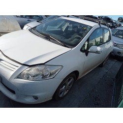 toyota auris del año 2011