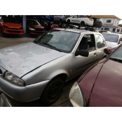 ford fiesta berlina del año 1998