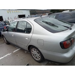 nissan primera berlina (p11) del año 2000