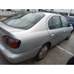 nissan primera berlina (p11) del año 2000