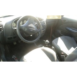 ford fiesta berlina (dx) del año 2001