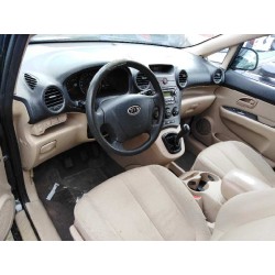 kia carens (un) del año 2010