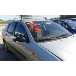 ford focus berlina (cak) del año 2001