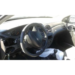 ford focus berlina (cak) del año 2001
