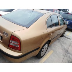 skoda octavia berlina (1u2) del año 2001