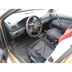 skoda octavia berlina (1u2) del año 2001