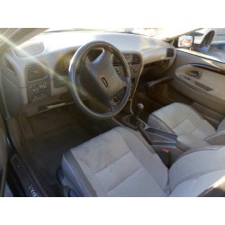 volvo v40 familiar del año 2001